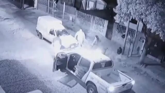 El agresor es detenido por el patrullero que evitó la violación de la joven.