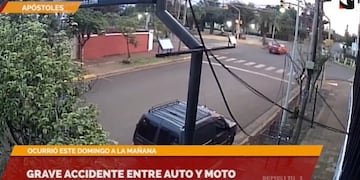 Accidente vial entre un auto y una moto en Apóstoles dejó una menor con riesgo de muerte.