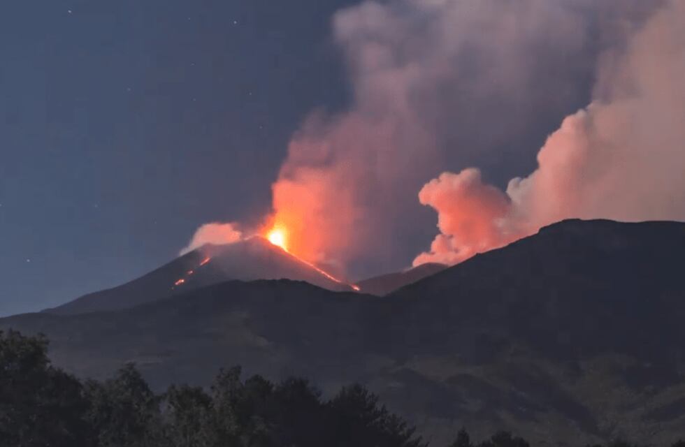 Cerraron un aeropuerto de Italia por la erupción del volcán Etna
