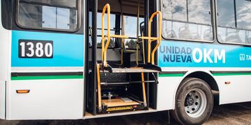 La mujer fue trasladada al Hospital de Urgencias tras ser arrollada por un colectivo.