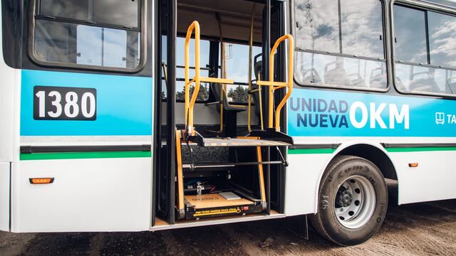 La mujer fue trasladada al Hospital de Urgencias tras ser arrollada por un colectivo.