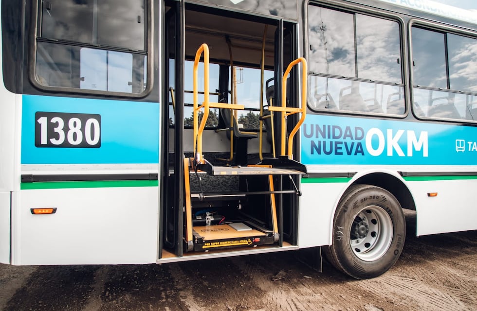 Perdió el equilibrio y fue arrollada por un colectivo de Córdoba: la mujer de 78 años fue amputada