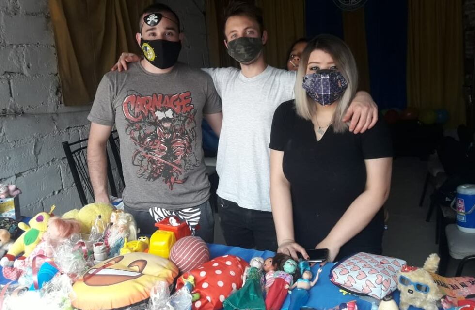 Entregaron los juguetes donados a cambio de servicios de peluquería