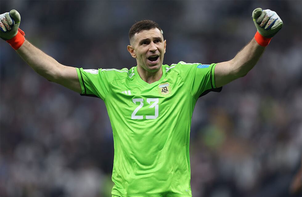 Courtois se rompió los ligamentos y los hinchas piden al “Dibu” Martínez para el Real Madrid