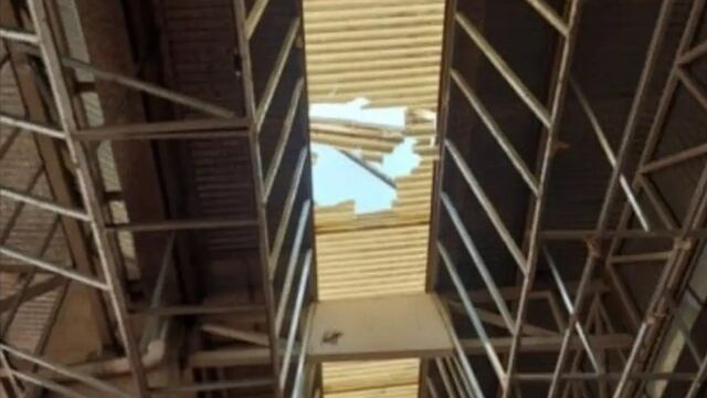 Un trabajador se encuentra grave tras caer del techo de la terminal de ómnibus de Montecarlo.