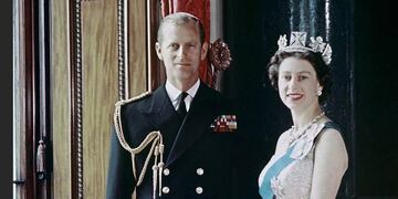 El Príncipe Felipe y Reina Isabel II se casaron en 1947. Cinco años después asumieron el trono.
