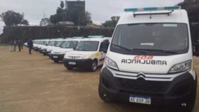 El gobernador de la provincia de Misiones, Oscar Herrera Ahuad, entregó 19 ambulancias