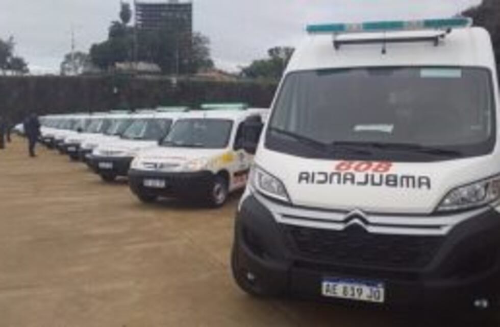 El gobernador de la provincia de Misiones, Oscar Herrera Ahuad, entregó 19 ambulancias