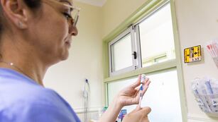 Recomiendan continuar con la vacunación contra el Covid en CABA.