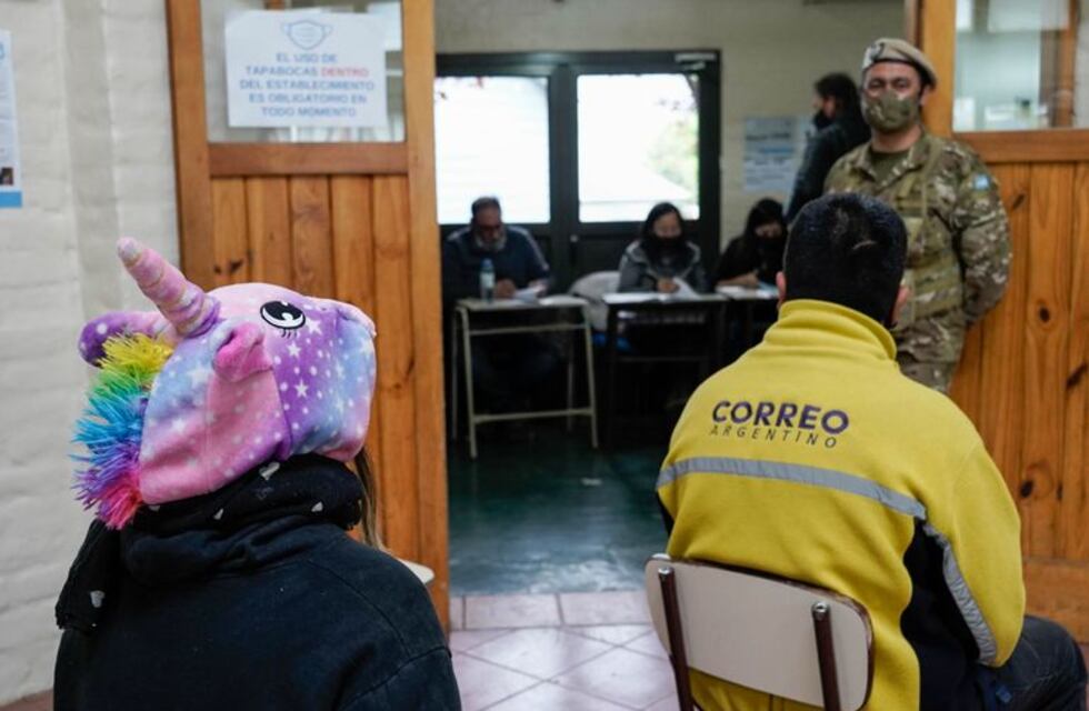 Elecciones 2021: una neuquina fue a votar disfrazada de “Naruto unicornio”