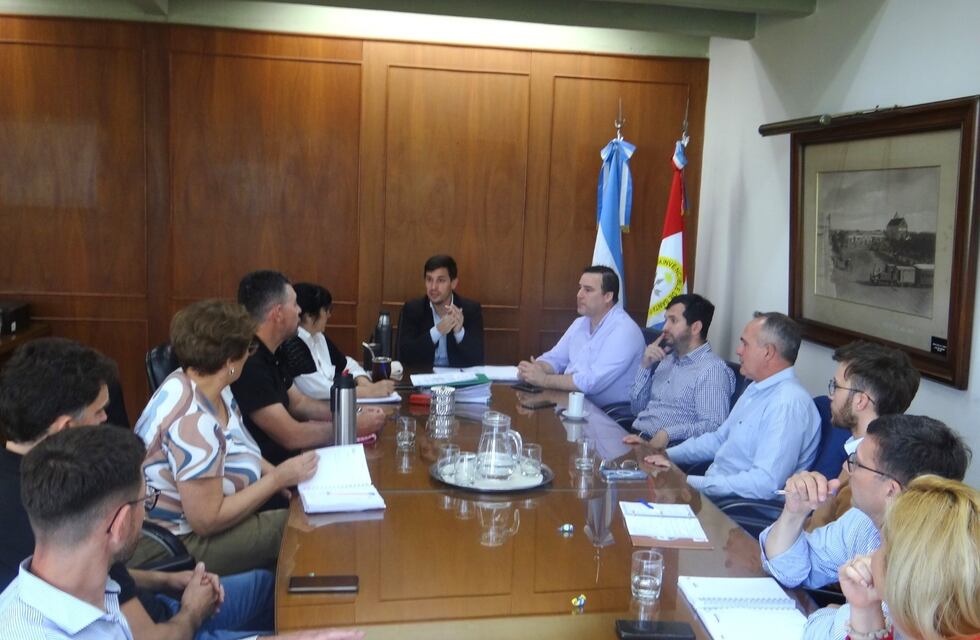 Viotti analizó con concejales las obras del plan provincial