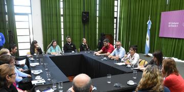 Reunión por "mi primer empleo violeta"