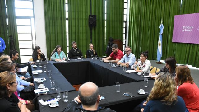 Reunión por "mi primer empleo violeta"