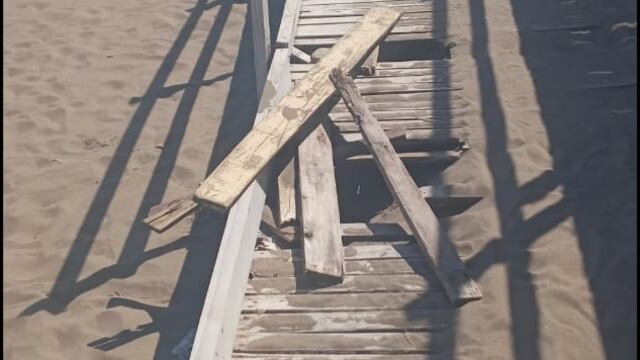 La bajada accesible de Claromecó en pésimas condiciones