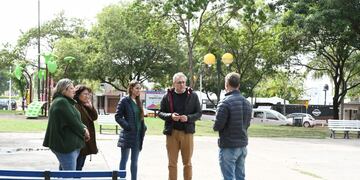 Castellano visitó la plaza del barrio Pizzurno