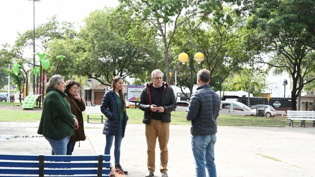 Castellano visitó la plaza del barrio Pizzurno