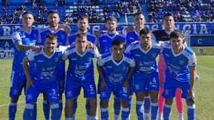 Los 11 de Estudiantes que arrancaron ante Defensores Unidos por la Primera Nacional (Prensa Estudiantes).