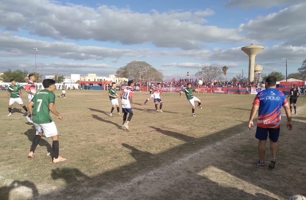 Con un 0 a 0 en el clásico de Arroyito arrancó el Torneo Campeonato de la Liga Regional