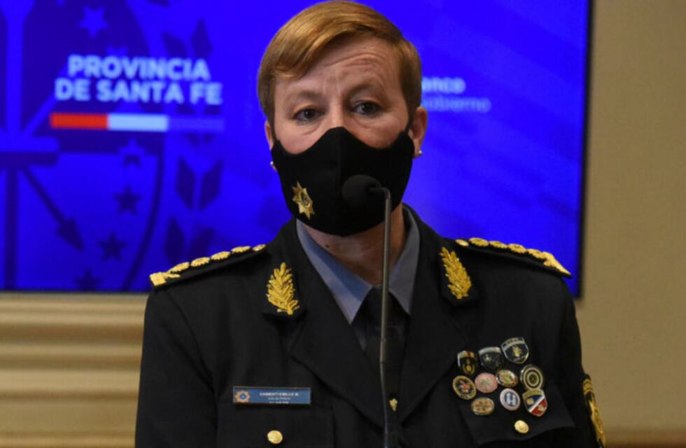 La jefa de la Policía de Santa Fe contó que los escupieron cuando intervinieron en la protesta anticuarentena