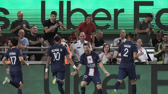 Lionel Messi anotó el primer gol, que abrió la victoria y el título del Paris Saint Germain. (AP)