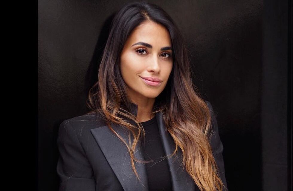 Siempre impecable: Antonela Roccuzzo elige tops al cuerpo y los colores del verano para disfrutar del Mundial en Qatar