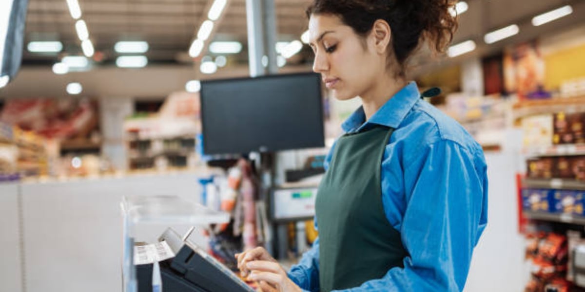 Enterate cómo quedó el sueldo de los cajeros de supermercado en octubre.