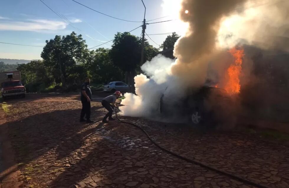 Oberá: un automóvil fue consumido por las llamas