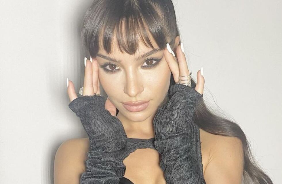 Brenda Asnicar se llevó miles de corazones rojos con un “total black”