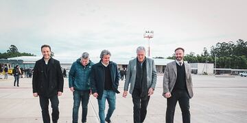 Francisco Azcué junto a funcionarios provinciales y empresarios del sector turístico recorriendo la obra del Aeropuerto “Comodoro Pierrestegui”