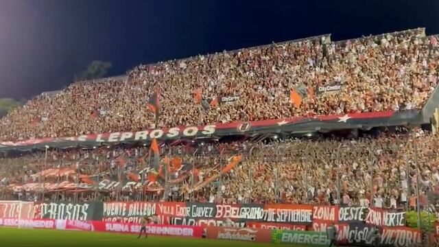 Encontraron a un hincha de Newell's en el Coloso, con los colores de Rosario Central en su pelo.