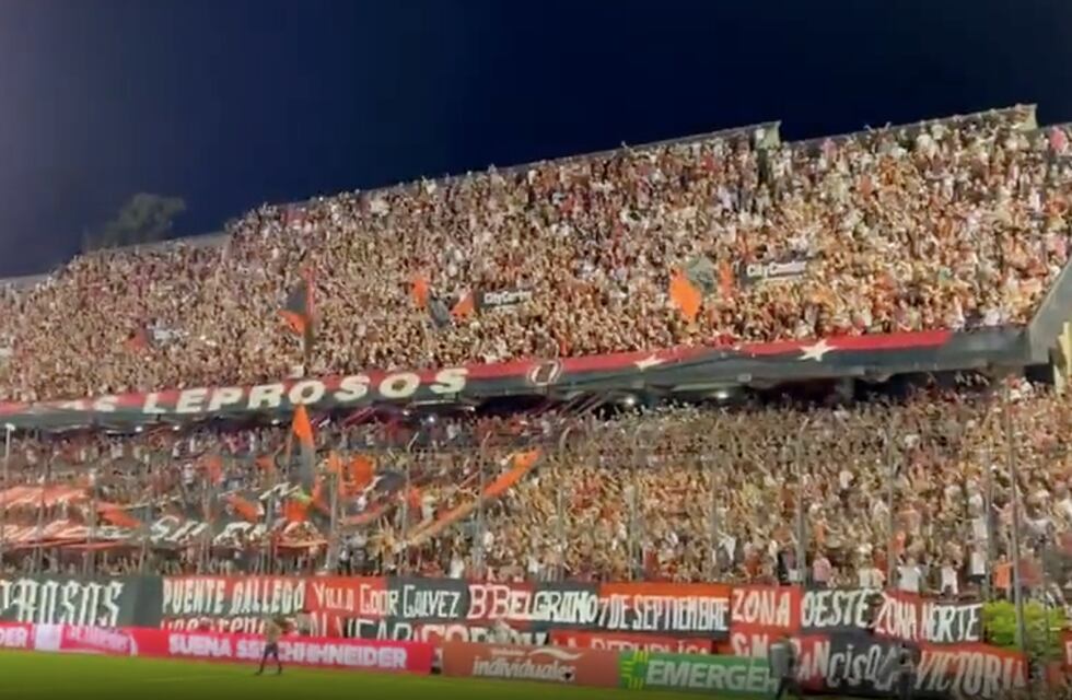 Confusión por el color de pelo de un hincha de Newell’s que alentó en el Coloso