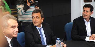 Sergio Massa y Agustín Rossi reciben el apoyo de los gobernadores oficialistas y le dan lugar a Wado de Pedro en la campaña. (Federico López Claro/La Voz)