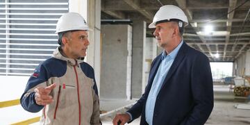 El gobernador Omar Perotti recorrió la obra del Nuevo Hospital Nodal