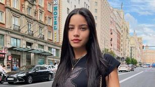 El llamativo producto de maquillaje que no puede faltar en la cartera de Emilia Mernes