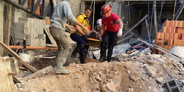 Al menos seis obreros heridos por un derrumbe en un templo evangélico de barrio Nueva Córdoba (Policía)