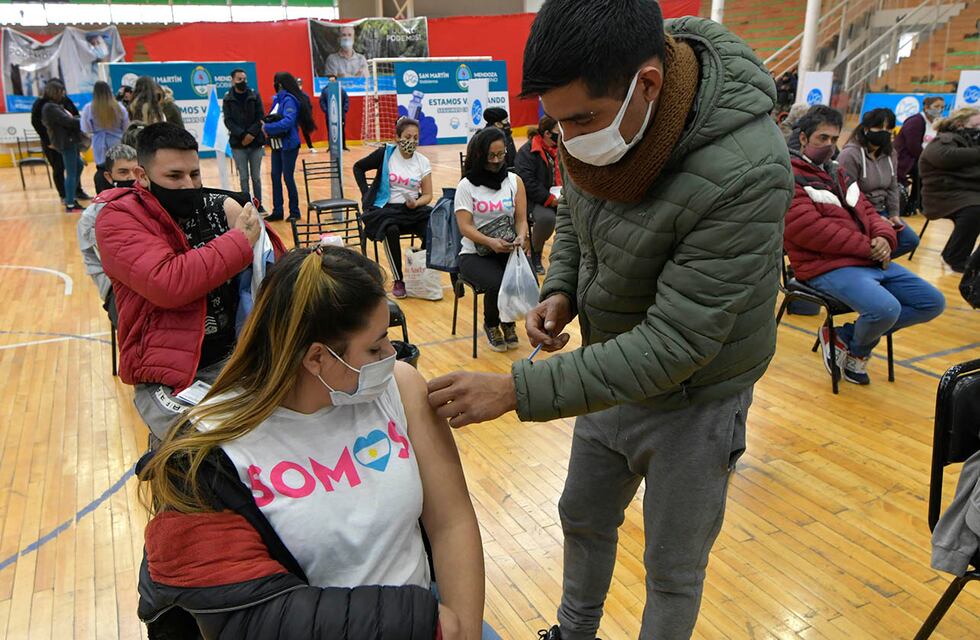 Vacuna covid-19 Mendoza: arribaron más de 26 mil dosis del segundo componente de Sputnik V