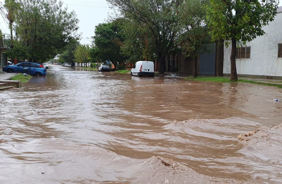 Sectores de Río Primero quedaron bajo el agua: vecinos reclaman que las calles se convirtieron en ríos