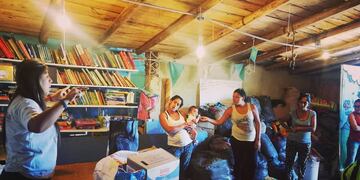 Las tareas que desarrollan profesionals y voluntarios de Pata Pila junto a los niños y las mamás de familias vulnerables.