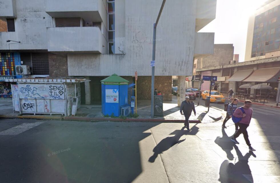 Una mujer murió en una casilla de Red Bus en pleno centro de Córdoba: lo que se sabe del caso