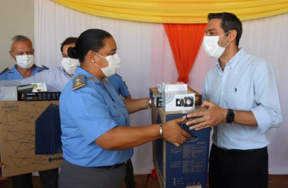 La cartera de Gobierno hizo entrega de elementos tecnológicos a unidades penales