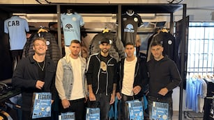 Los nuevos jugadores de Belgrano comieron un banquete en su llegada a la ciudad.
