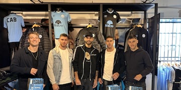 Los nuevos jugadores de Belgrano comieron un banquete en su llegada a la ciudad.