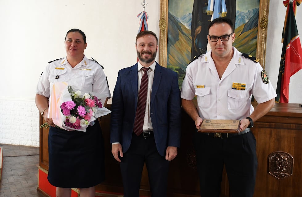 Azcué participó del acto por el 191º Aniversario de la Policía de Entre Ríos