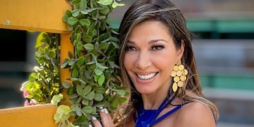 Catherine Fulop sorprendió con una microbikini negra y con brillos desde las playas de Qatar.