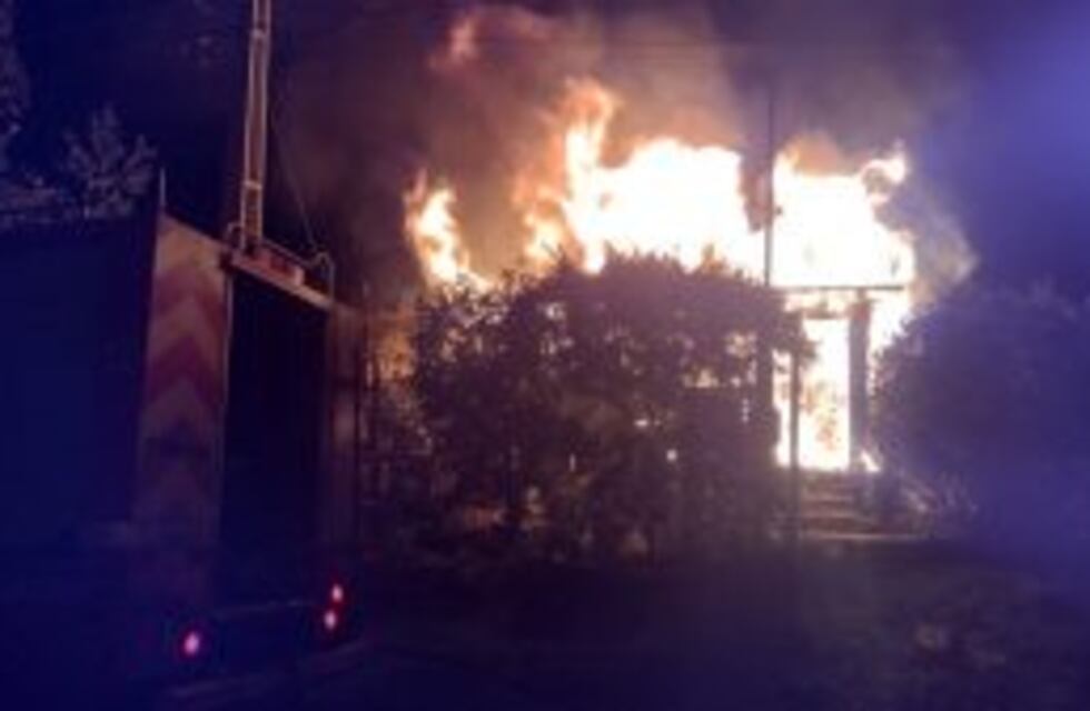 Incendio consumió por completo una vivienda en Oberá
