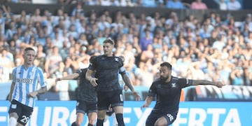 Pablo Vegetti y Ariel Rojas, dos de los que siguen como titulares en un Belgrano que cambia (Federico López Claro / La Voz).