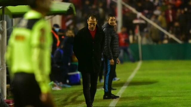 El DT Lucas Bovaglio, contrariado por la suspensión del Instituto-Tristán Suárez (Facundo Luque/La Voz)