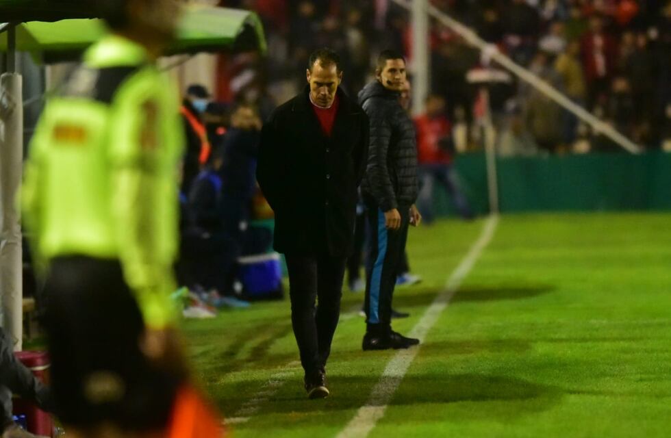 A Instituto se le apagó la luz en el primer tiempo