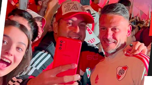 Locura por River en Córdoba. El plantel, con Martín Demichelis a la cabeza, llegó en la noche del sábado para el duelo con Talleres (Espn).