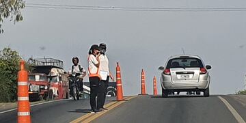Controles vehiculares en uno de los accesos a Villa Carlos Paz en el marco de esta actual contexto de pandemia. (Foto: VíaCarlosPaz).
